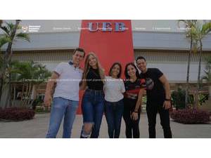 Bolivian Evangelical University's official website homepage screenshot