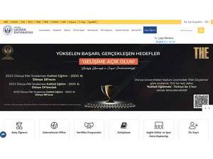 Istanbul Gelişim Üniversitesi's official website homepage screenshot