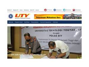 Universitas Teknologi Yogyakarta's official website homepage screenshot